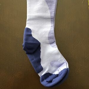 2XU women’s compression socks lavender small